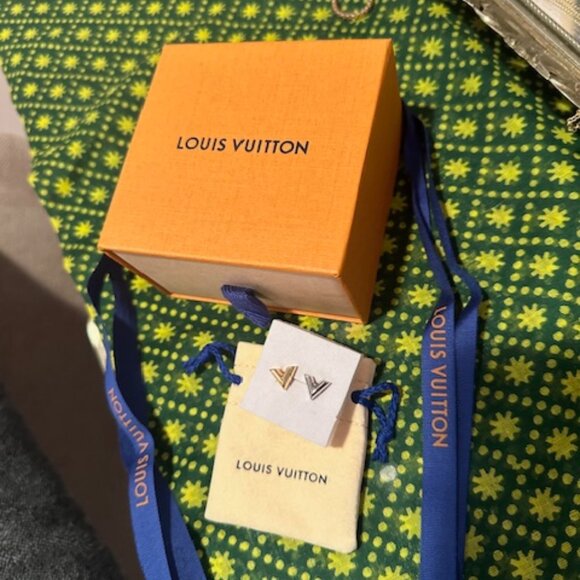 Louis Vuitton Essential V Stud Earrings Mixed Metal (1 Gold, 1 Silver) - Picture 2 of 7